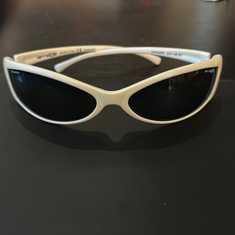 Arnette Swinger 250–0881 Pearl White 64mm Grey lens
